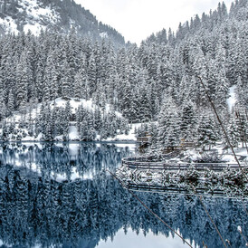 Nachhaltigkeit Verschneite Verwallsee im tiefsten Winter